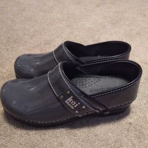 Oi sanita nursing clogs